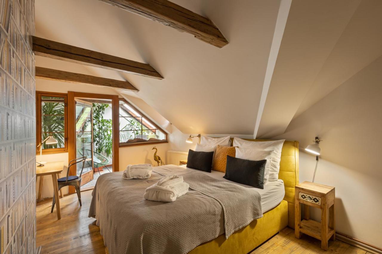 Bohemian Chic 2 Bedroom 2 Bathroom Loft With Hanging Chair Prague Exterior photo