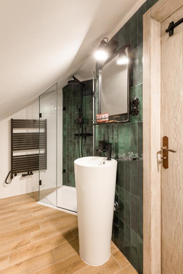 Bohemian Chic 2 Bedroom 2 Bathroom Loft With Hanging Chair Prague Exterior photo