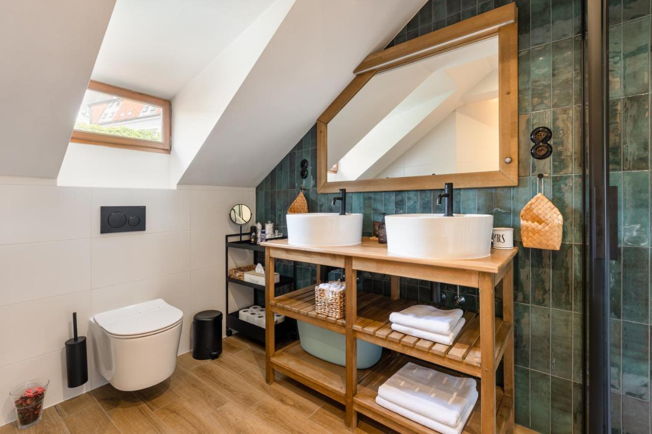 Bohemian Chic 2 Bedroom 2 Bathroom Loft With Hanging Chair Prague Exterior photo