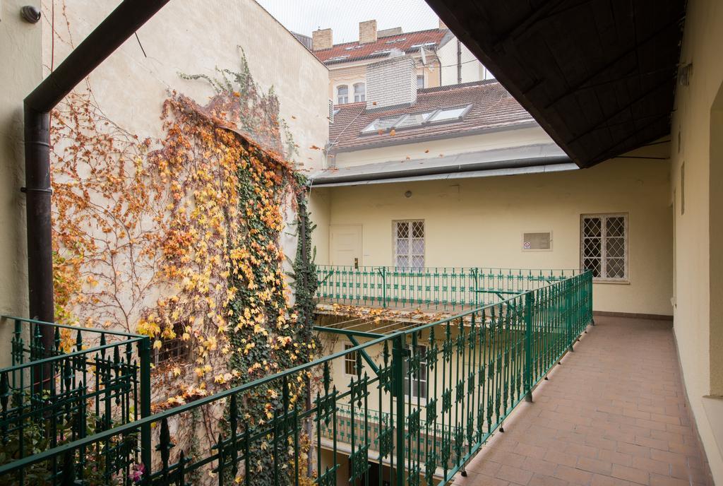 Bohemian Chic 2 Bedroom 2 Bathroom Loft With Hanging Chair Prague Exterior photo