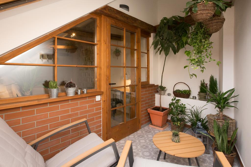 Bohemian Chic 2 Bedroom 2 Bathroom Loft With Hanging Chair Prague Exterior photo