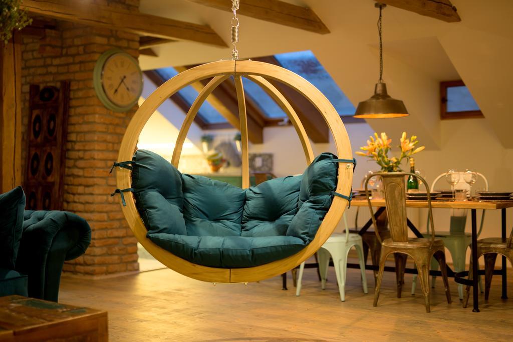 Bohemian Chic 2 Bedroom 2 Bathroom Loft With Hanging Chair Prague Exterior photo