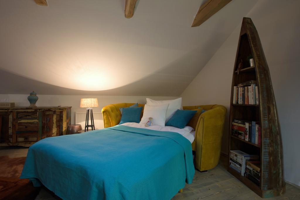 Bohemian Chic 2 Bedroom 2 Bathroom Loft With Hanging Chair Prague Exterior photo