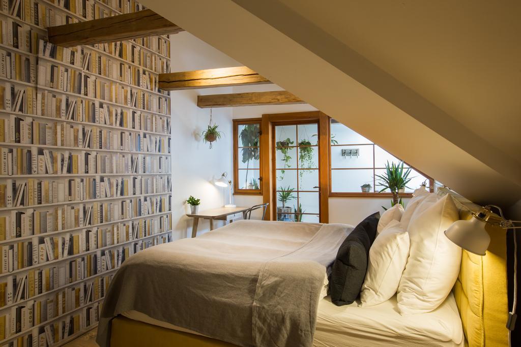 Bohemian Chic 2 Bedroom 2 Bathroom Loft With Hanging Chair Prague Exterior photo