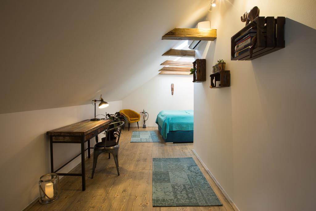 Bohemian Chic 2 Bedroom 2 Bathroom Loft With Hanging Chair Prague Exterior photo