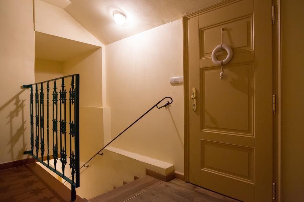 Bohemian Chic 2 Bedroom 2 Bathroom Loft With Hanging Chair Prague Exterior photo